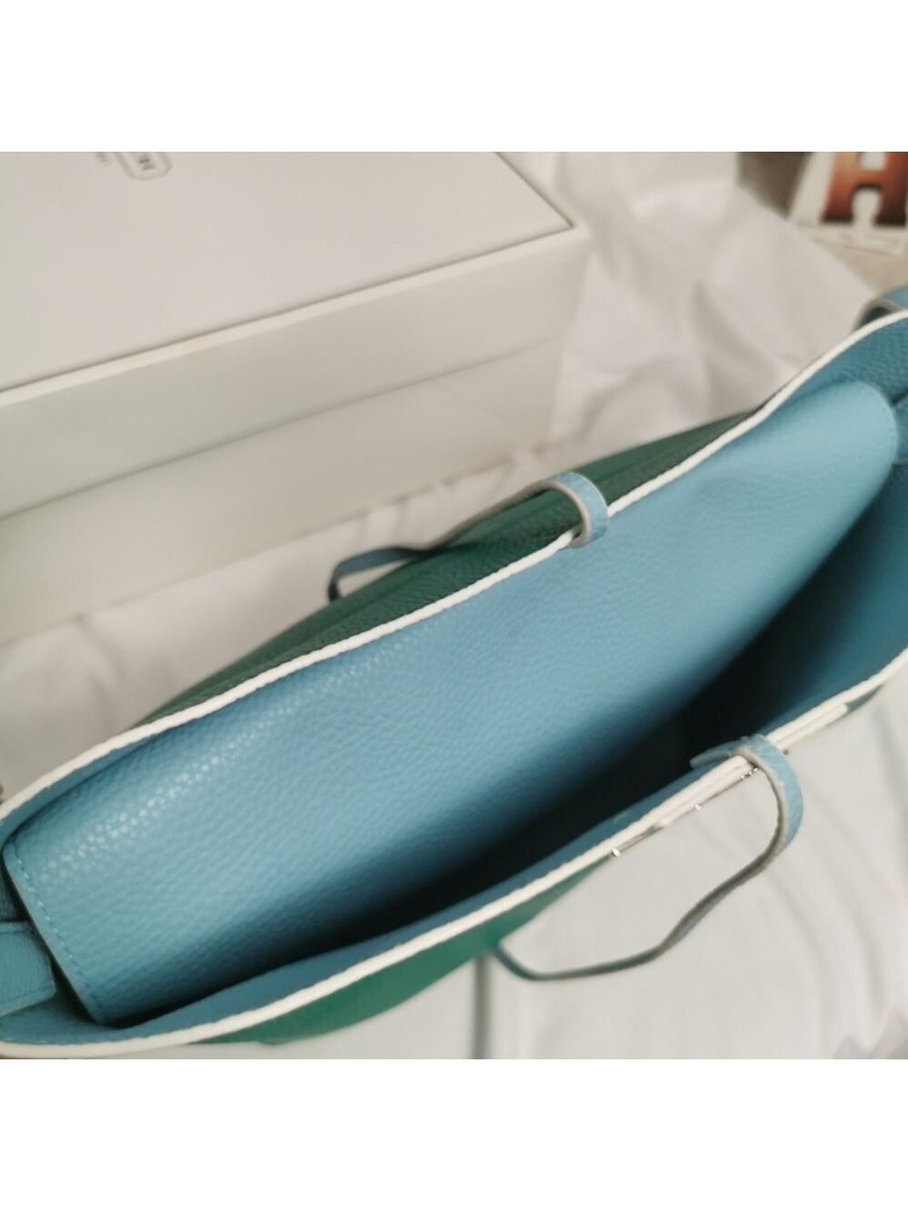 Guess Reversible Shoulder Crossbody Bag Colorblock Green Light Blue - Picture 13 of 15